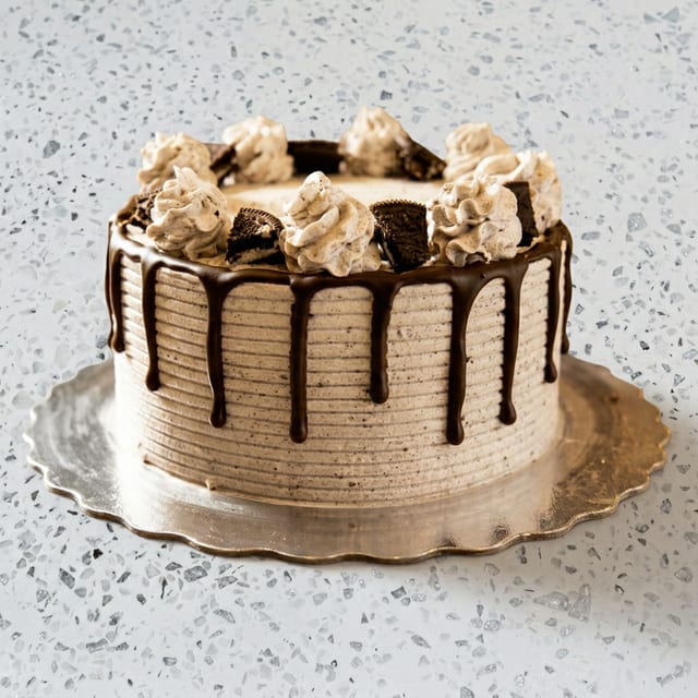 Oreo Crunch Cake (Eggless).