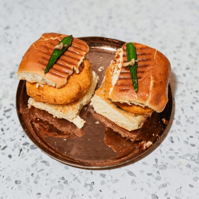 Vada Pav (1 Pc).