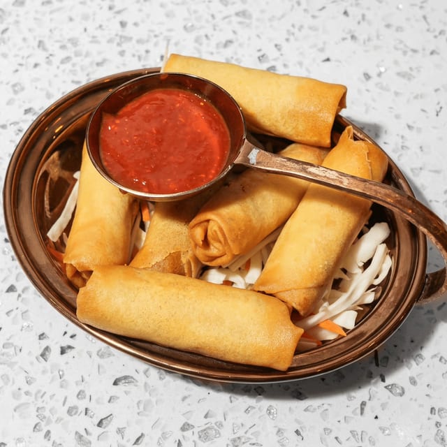 Veg. Spring Rolls (6 Pcs).
