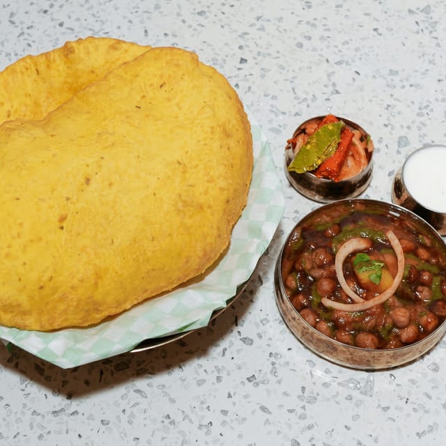 Chole Bhatura Delhi Se (2 Pcs).